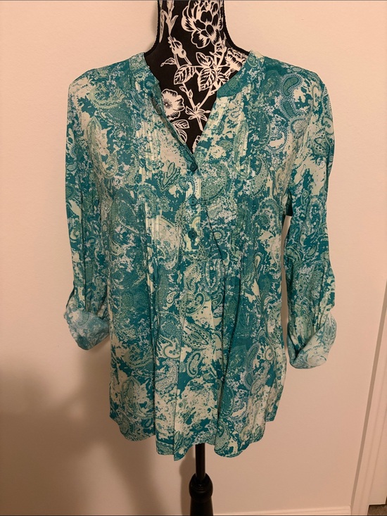 Juniper & Lime Tops - Paisley V-Neck Roll-Sleeve Tunic in Teal